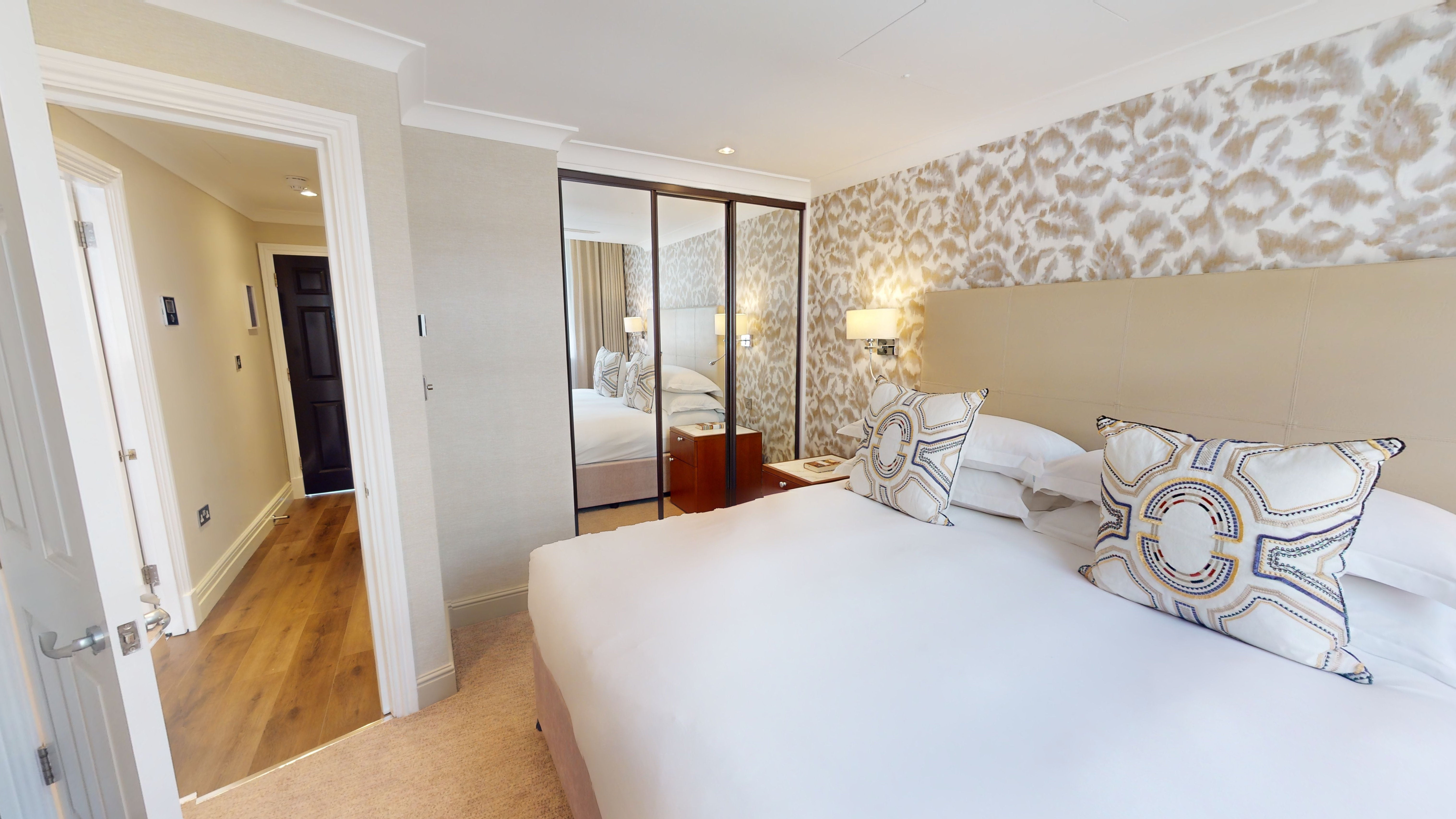 Flat Watling Street in City of London