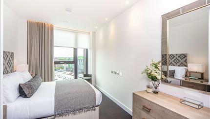Flat Charles Grinling Walk in London