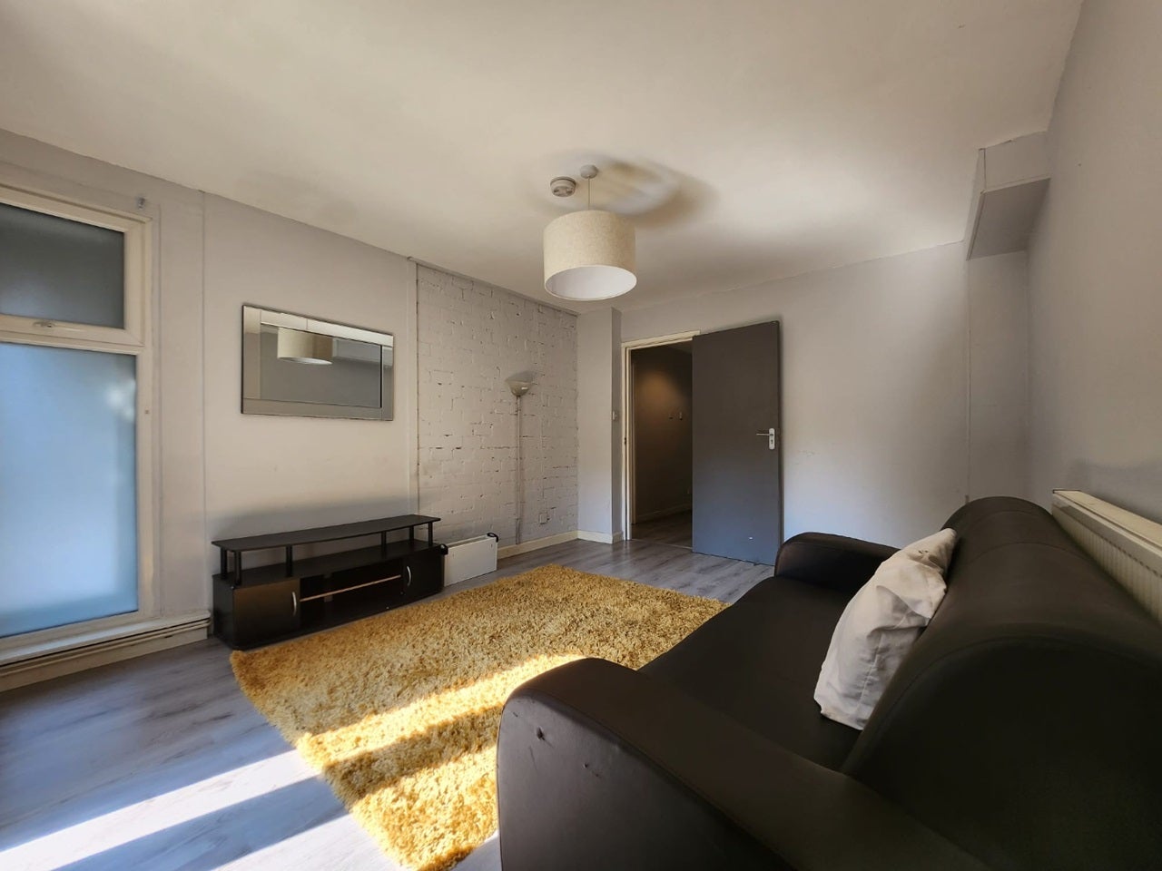 House Wesley Close in Greater London