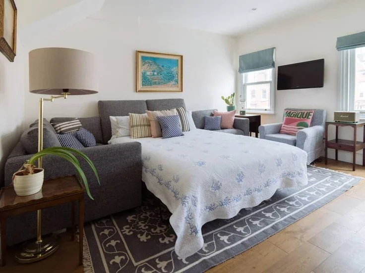 Flat Comeragh Road in Greater London