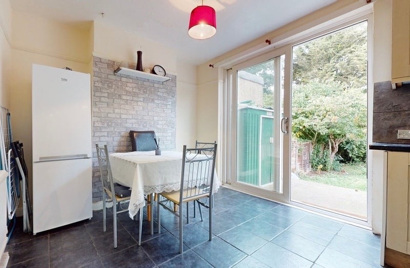 Room Overton Road in Greater London