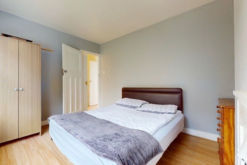 Room Overton Road in Greater London