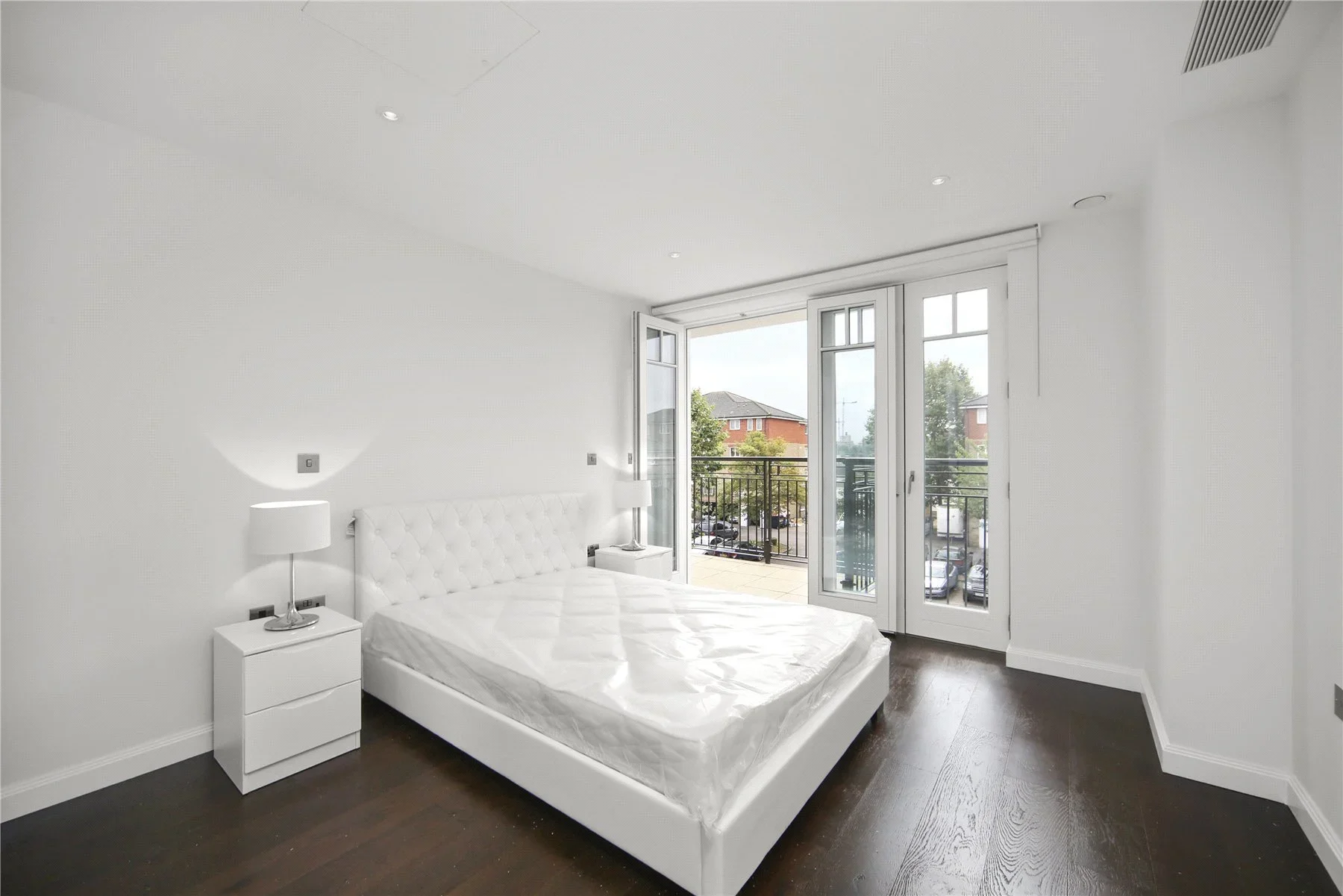 Flat Broomhouse Lane in Greater London