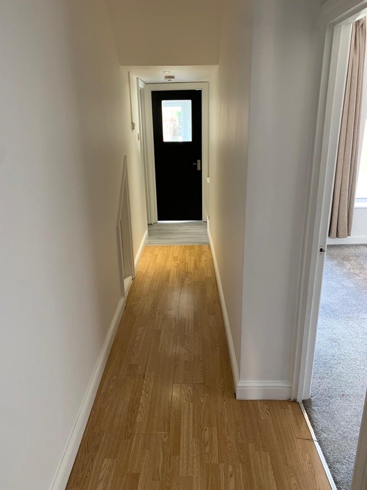 Flat Vicarage Road in Greater London