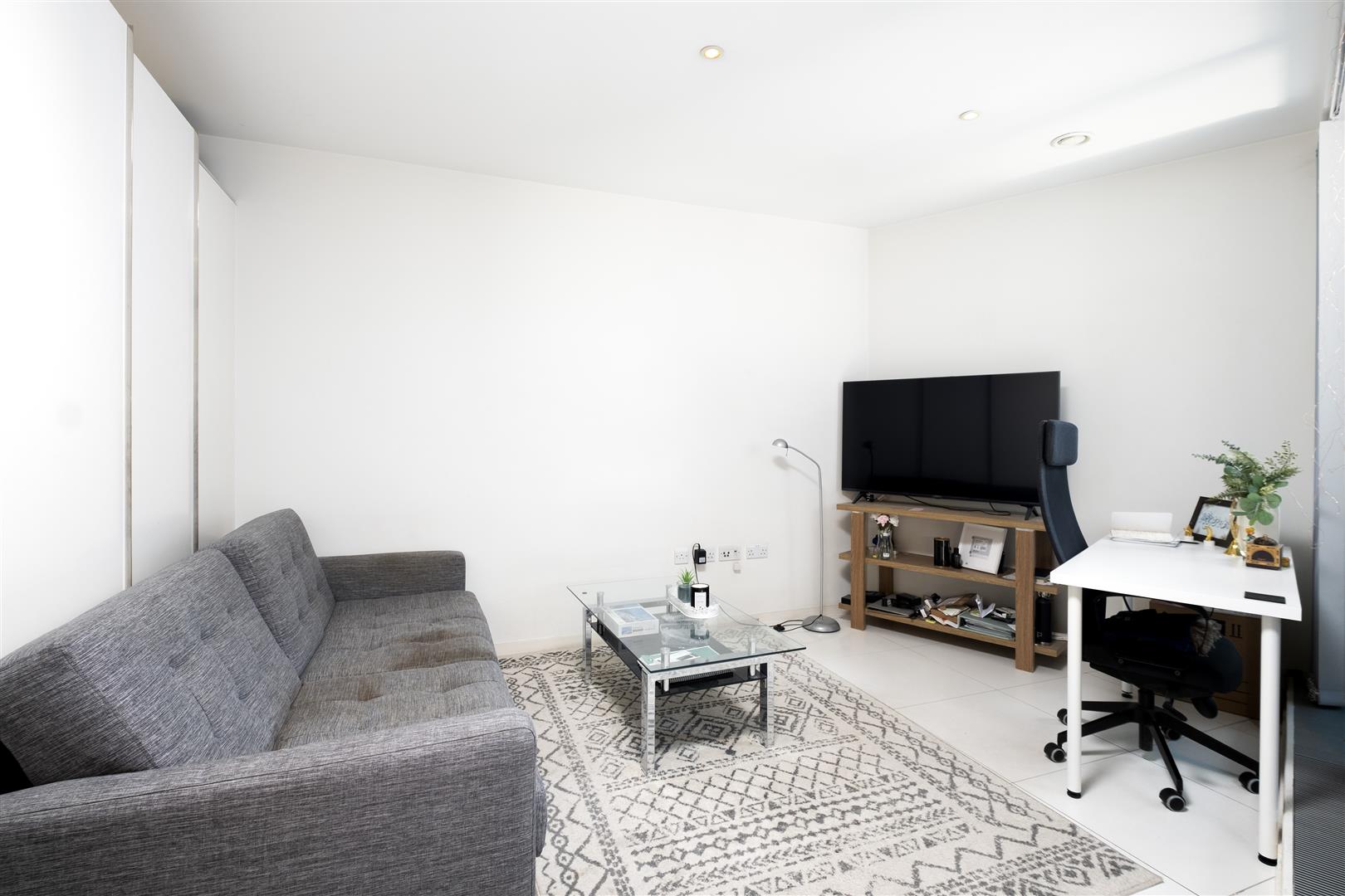 Flat Baltimore Wharf in Greater London