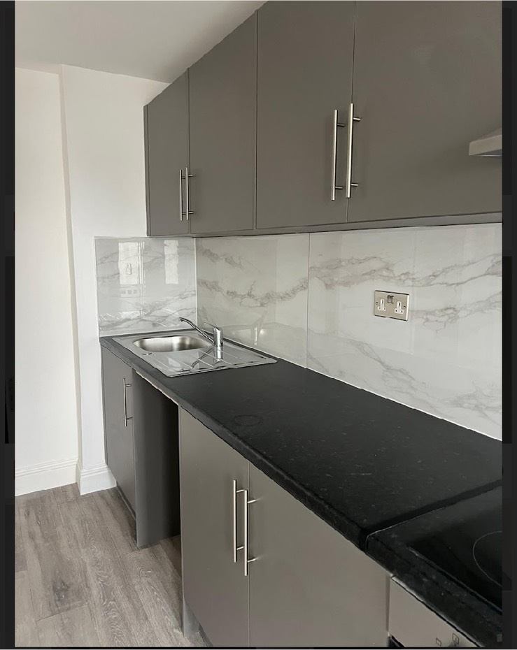 Room Lensbury Way in Greater London