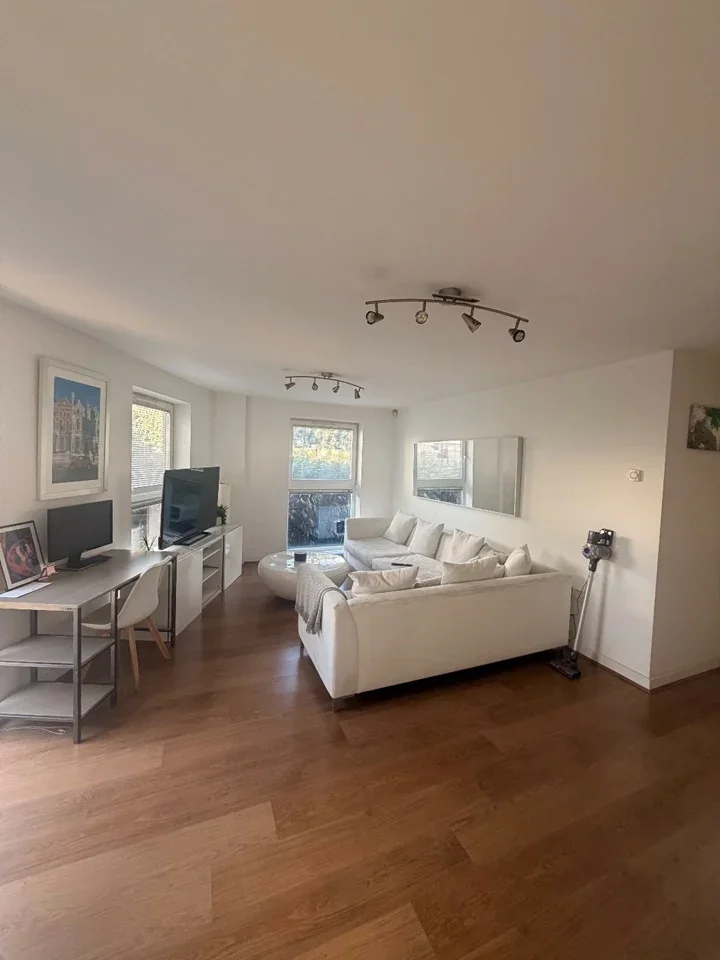 Room Amhurst Road in Greater London