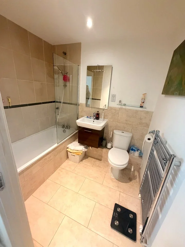 Room Amhurst Road in Greater London