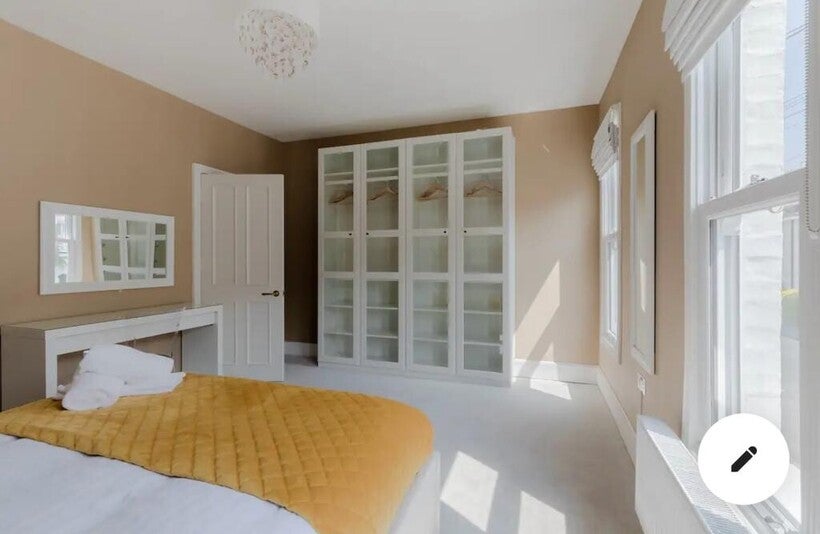 Room Percy Road in Greater London