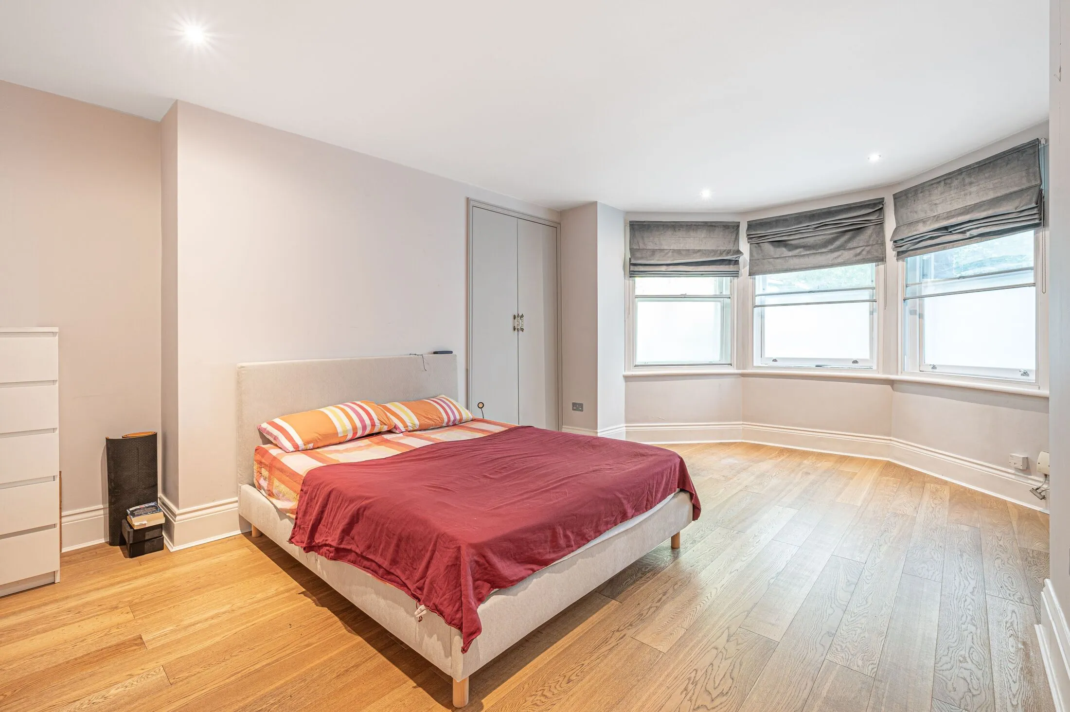 Flat Netherhall Gardens in Greater London