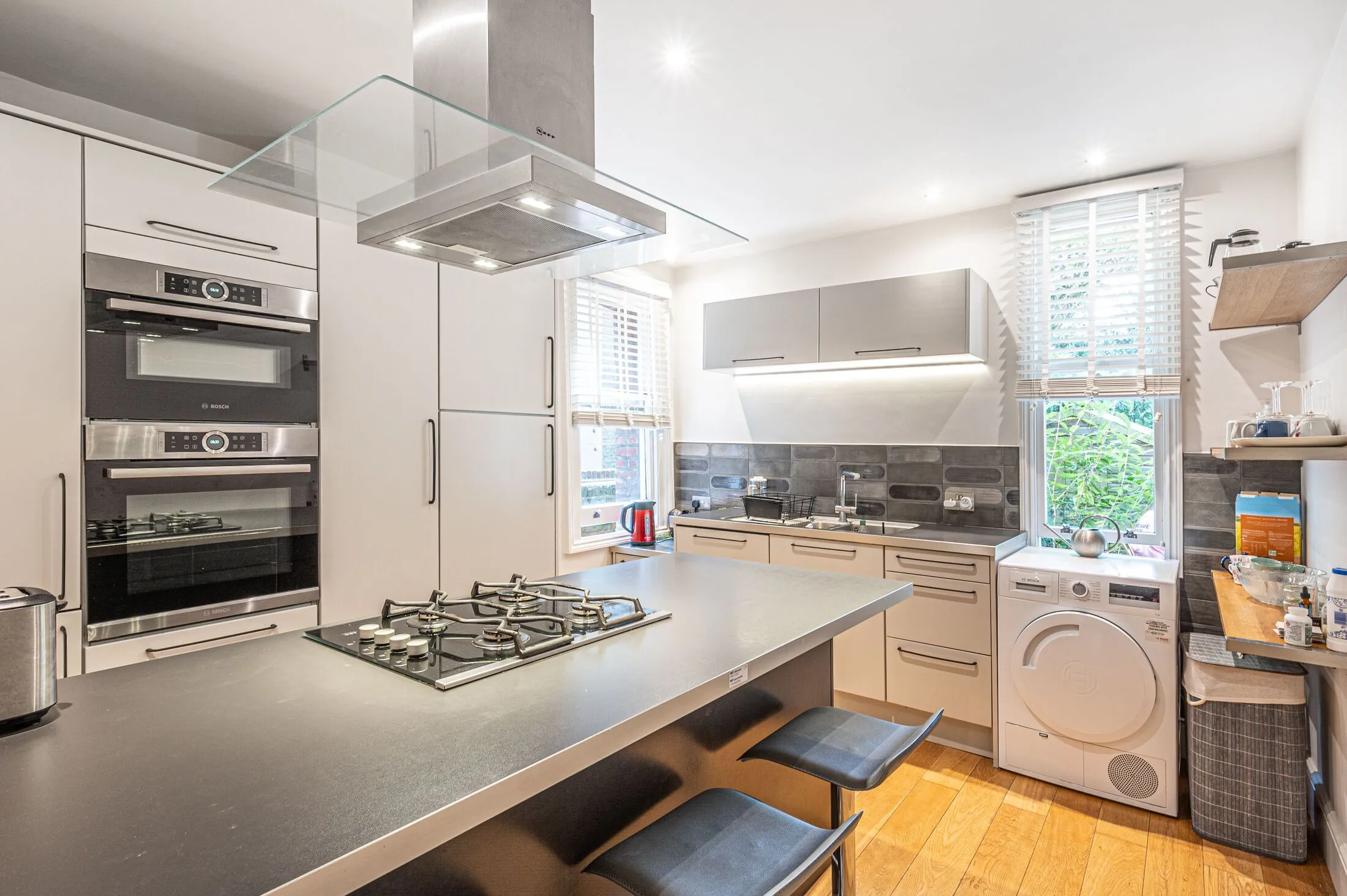 Flat Netherhall Gardens in Greater London