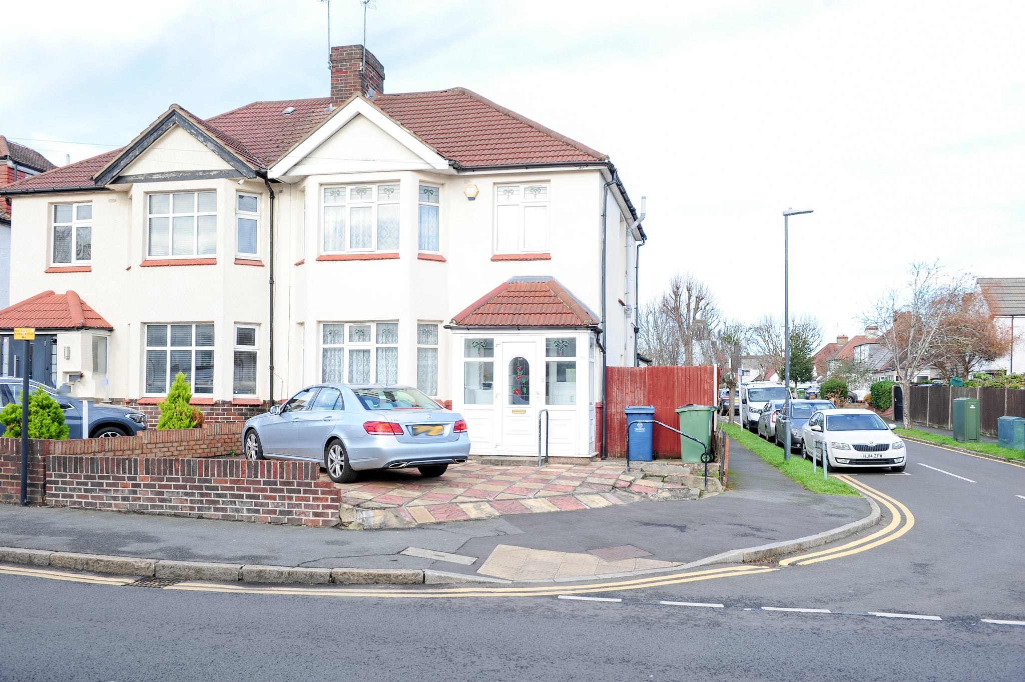 House Central Avenue in Greater London