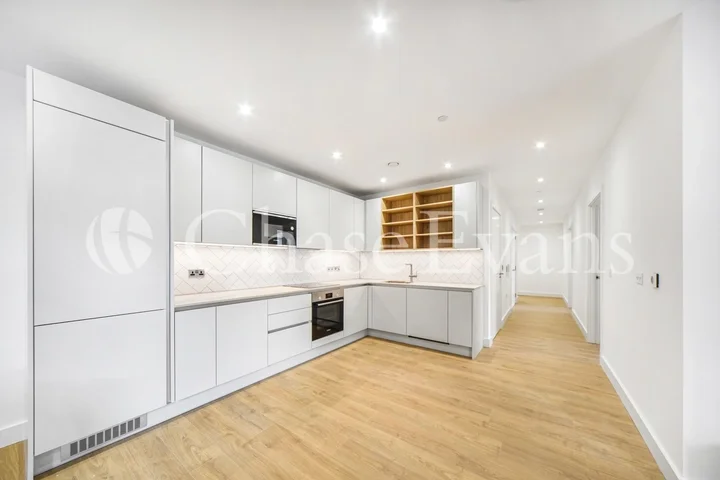 Flat New Village Avenue in Greater London