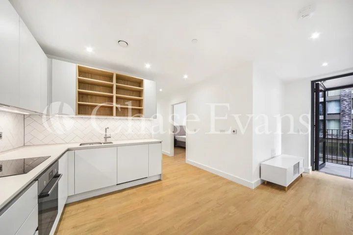 Flat New Village Avenue in Greater London