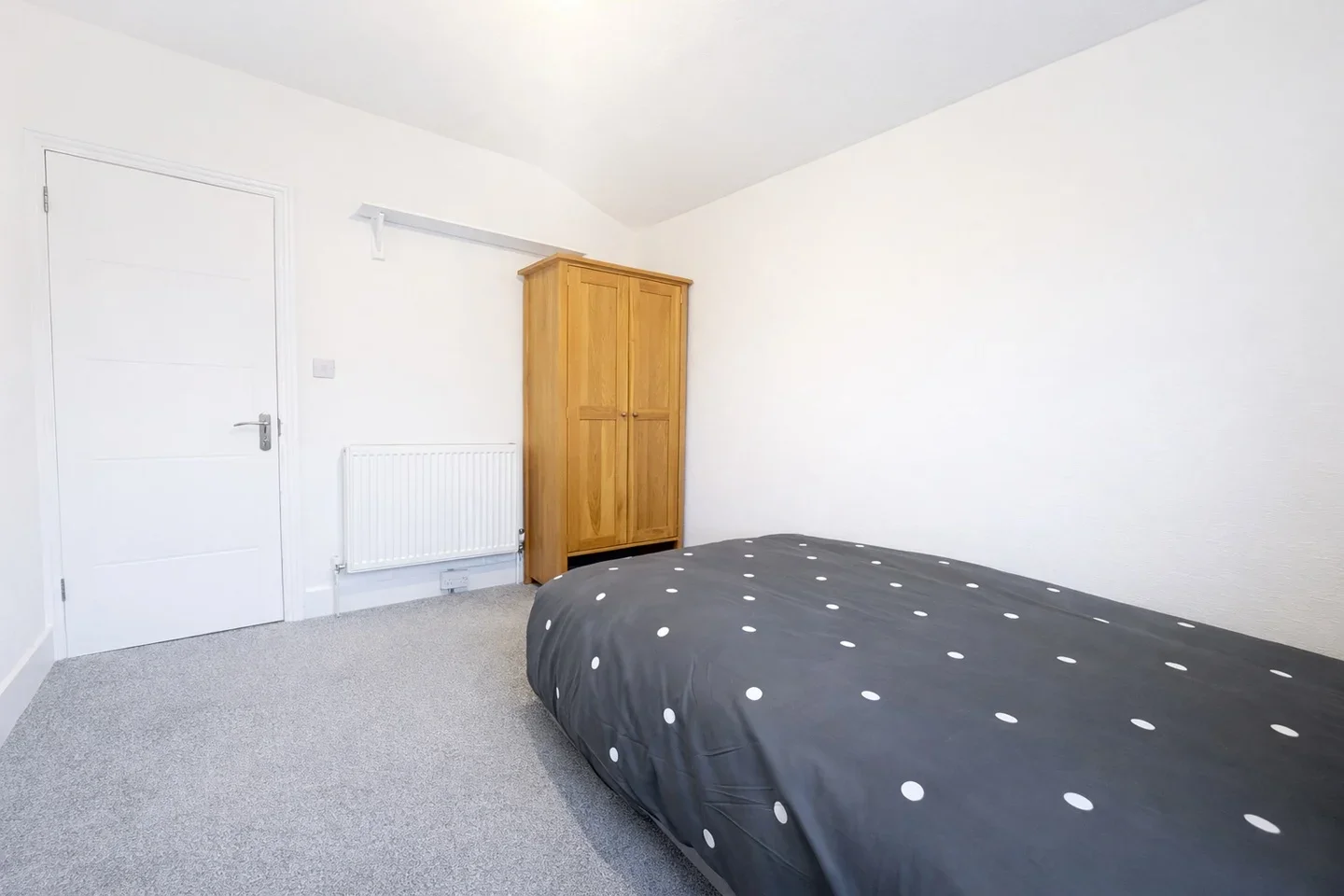 Room Upton Road in Greater London