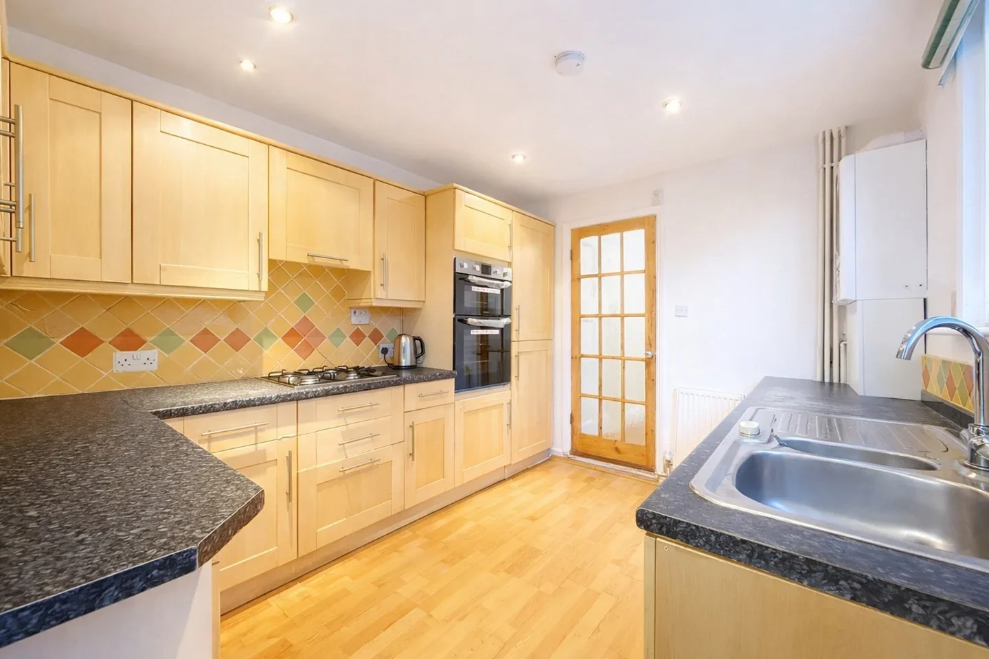 Room Upton Road in Greater London