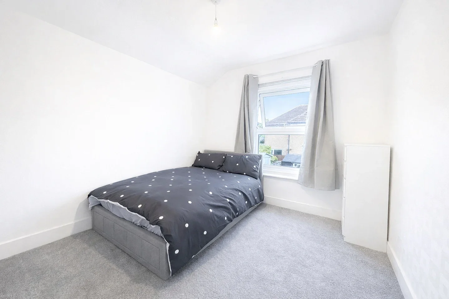Room Upton Road in Greater London