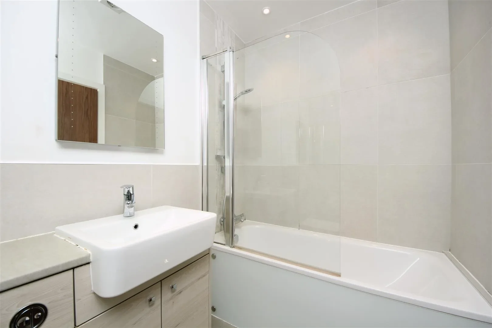 Flat Argyle Road in Greater London