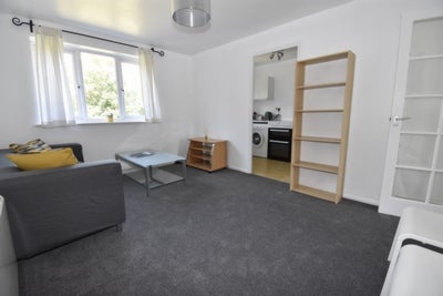 Flat Bernard Ashley Drive in London
