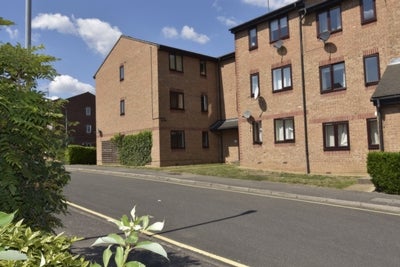 Flat Bernard Ashley Drive in London