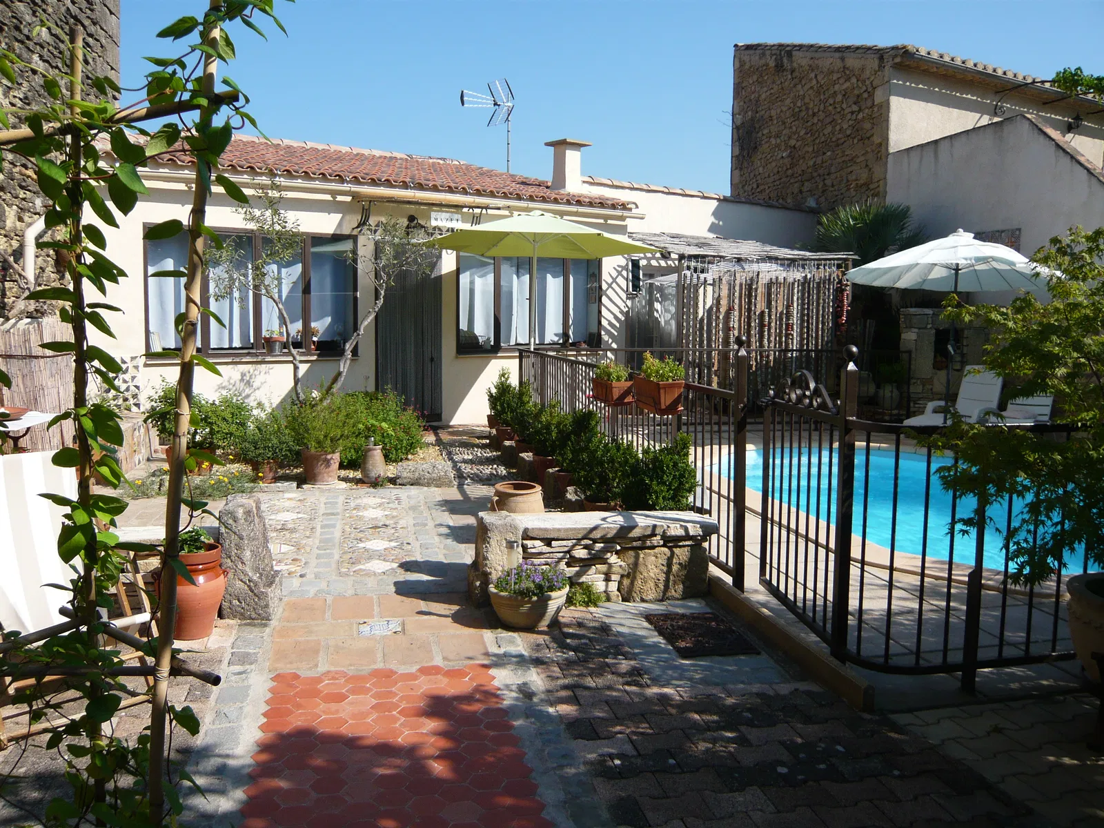 Appartement Avenue Cabassan Clarettes à Beauvoisin