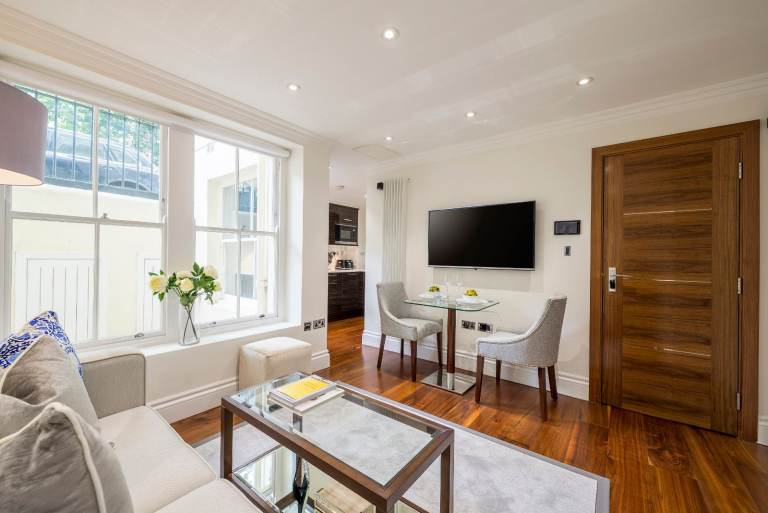 Flat Kensington Gardens Square in City of Westminster