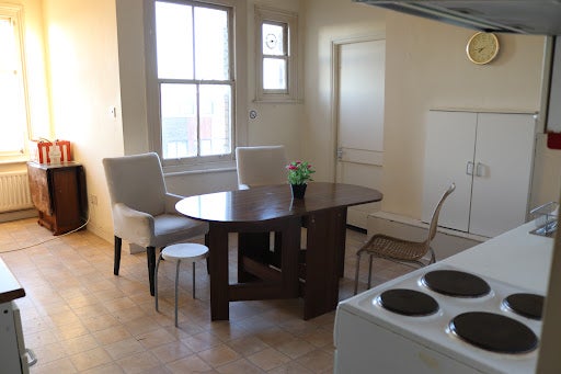 Flat Finchley Road in Greater London