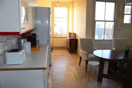 Flat Finchley Road in Greater London