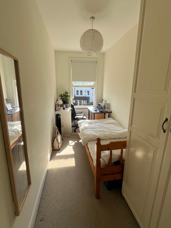 Room Grange Park in Greater London