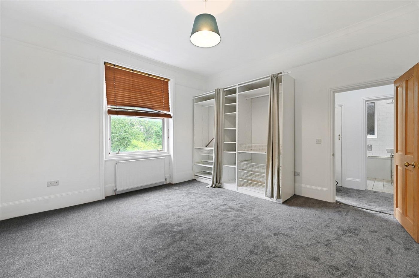 Flat Exeter Road in Greater London