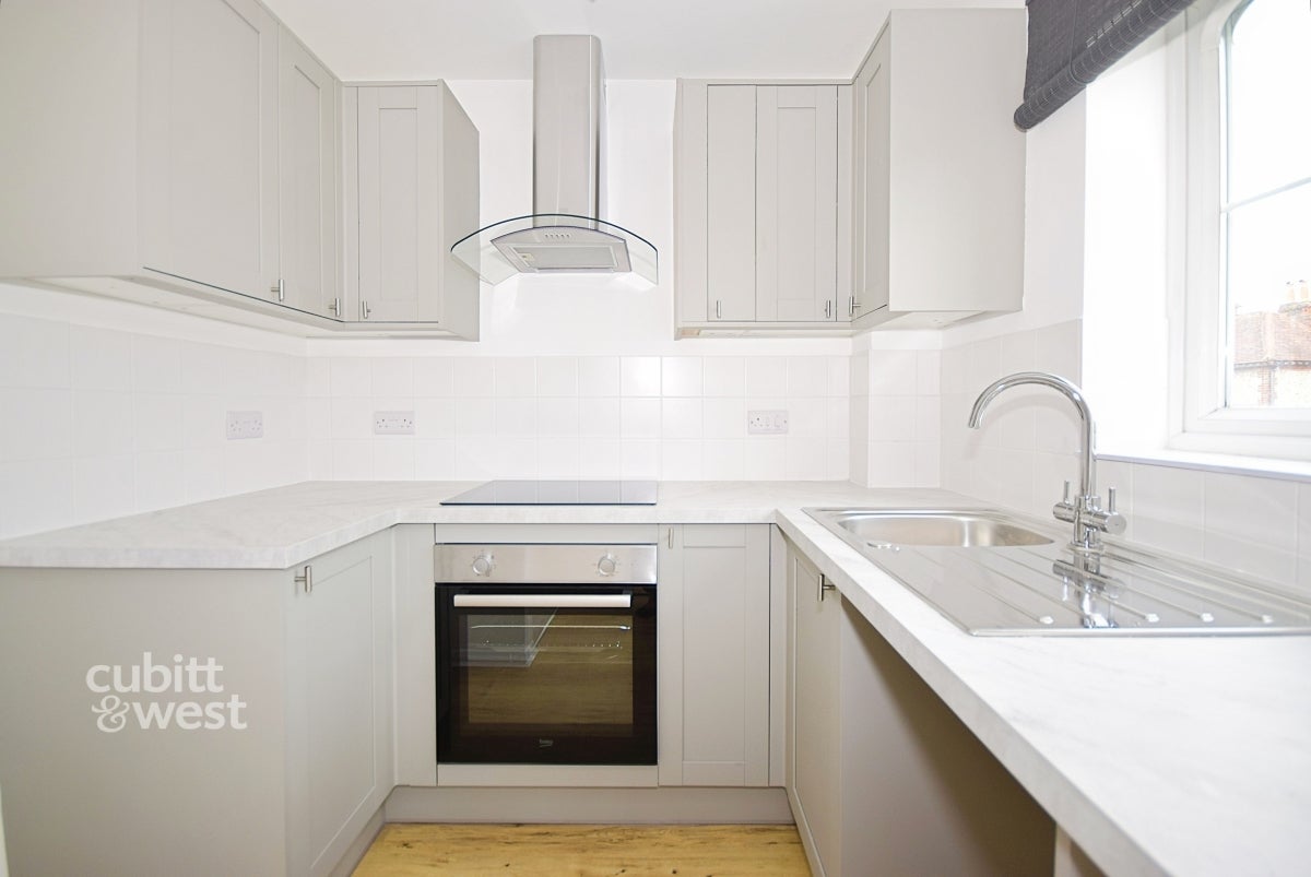 Flat Garlands Road in Reigate and Banstead