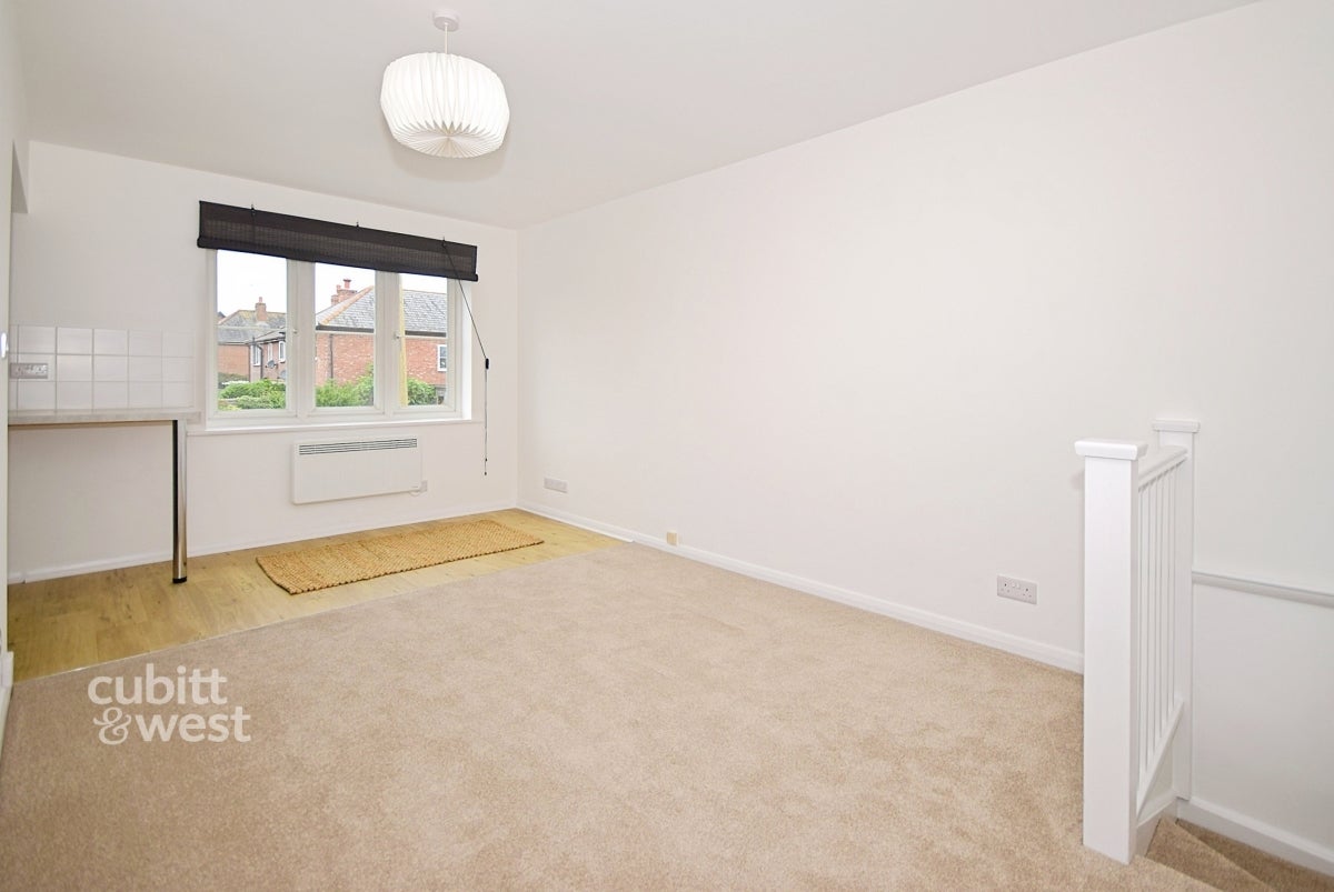 Flat Garlands Road in Reigate and Banstead