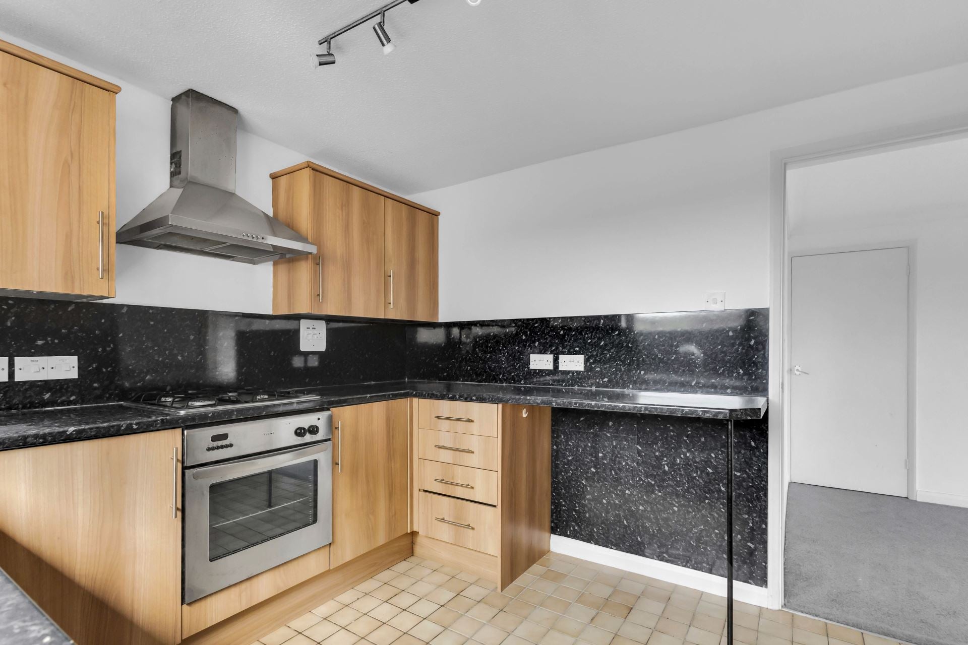 Flat Cheriton Gardens in Folkestone and Hythe District