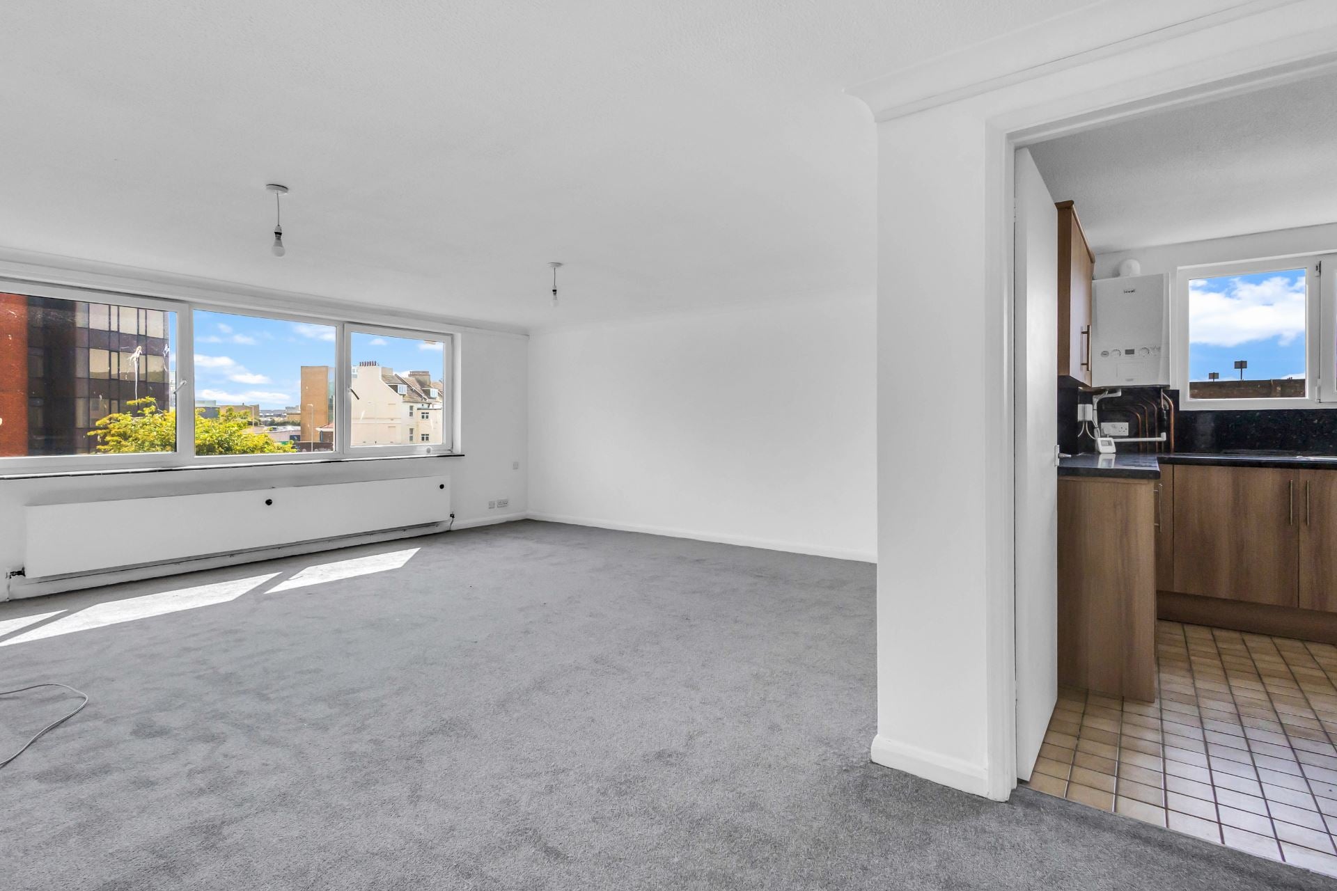 Flat Cheriton Gardens in Folkestone and Hythe District