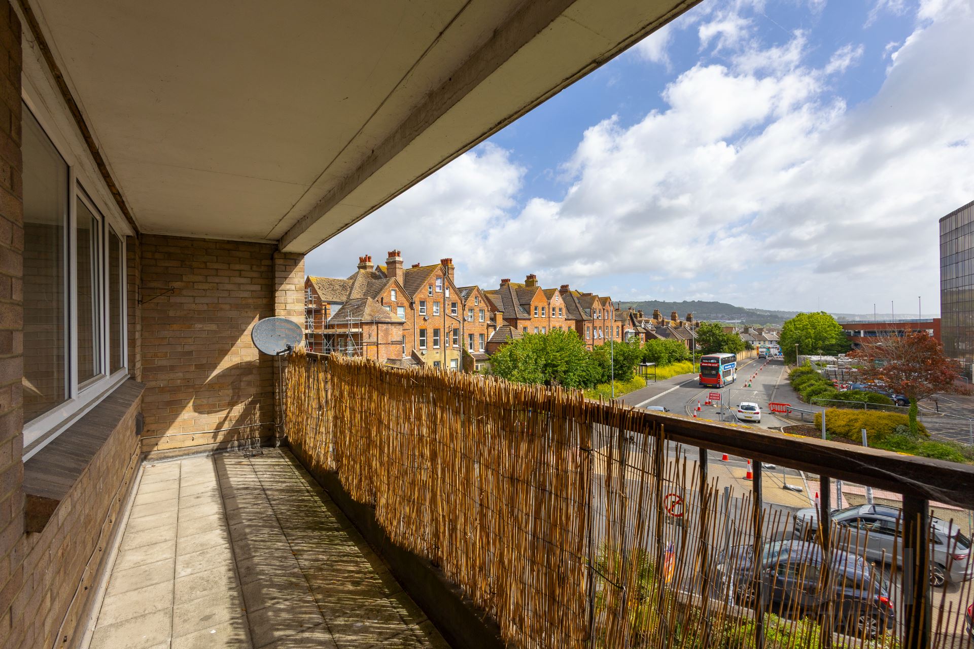 Flat Cheriton Gardens in Folkestone and Hythe District