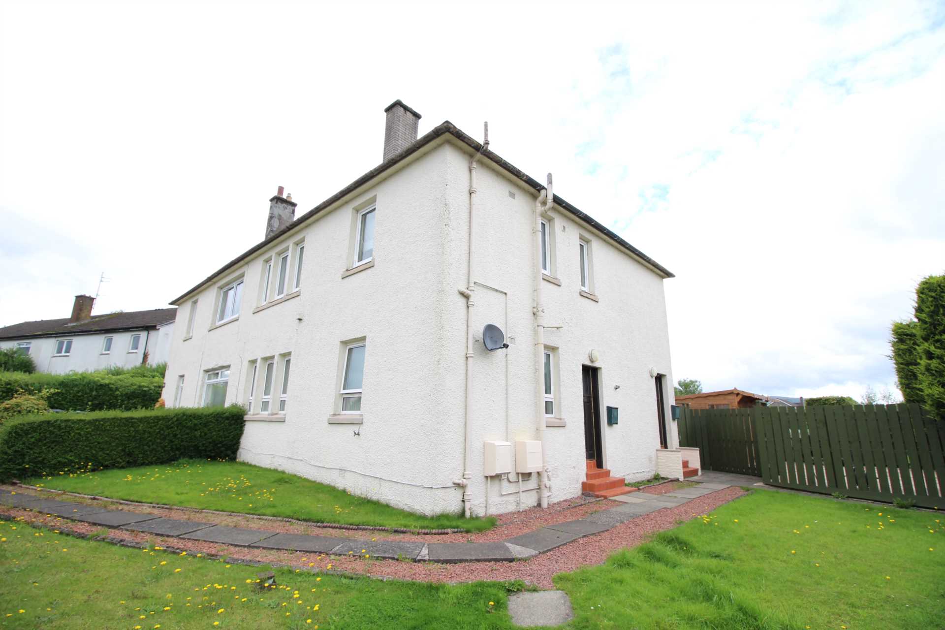 Flat Lyle Crescent in Bishopton