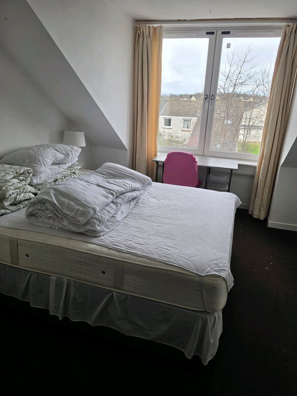 Room Newcraighall Road in City of Edinburgh