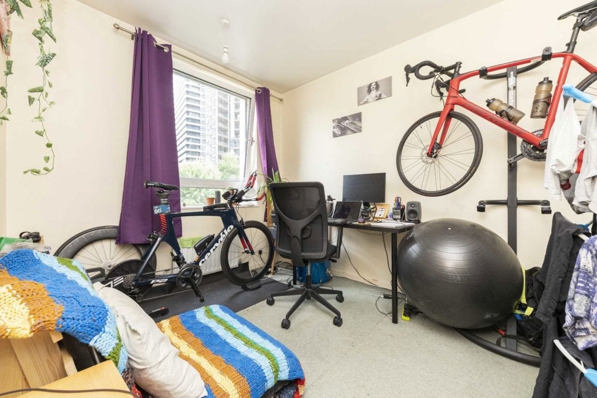 Flat Westferry Road in Greater London