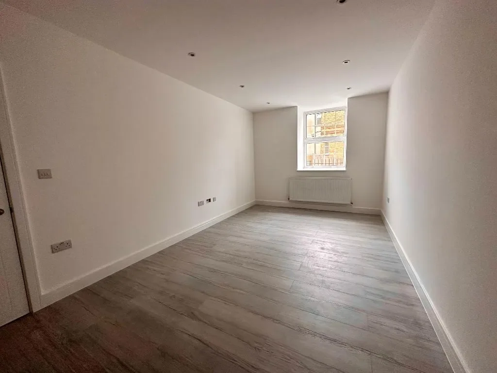 Flat Southchurch Road in Southend-on-Sea