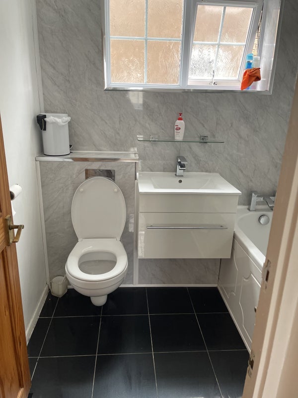 Room Celerity Drive in Cardiff