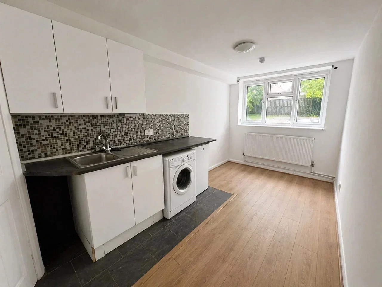 Flat Radnor Close in Greater London