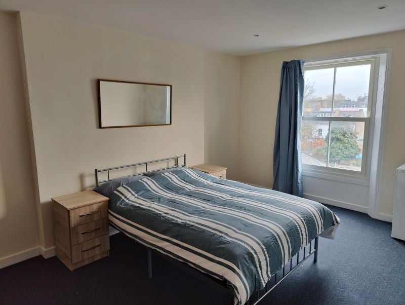 Room Uxbridge Road in Greater London