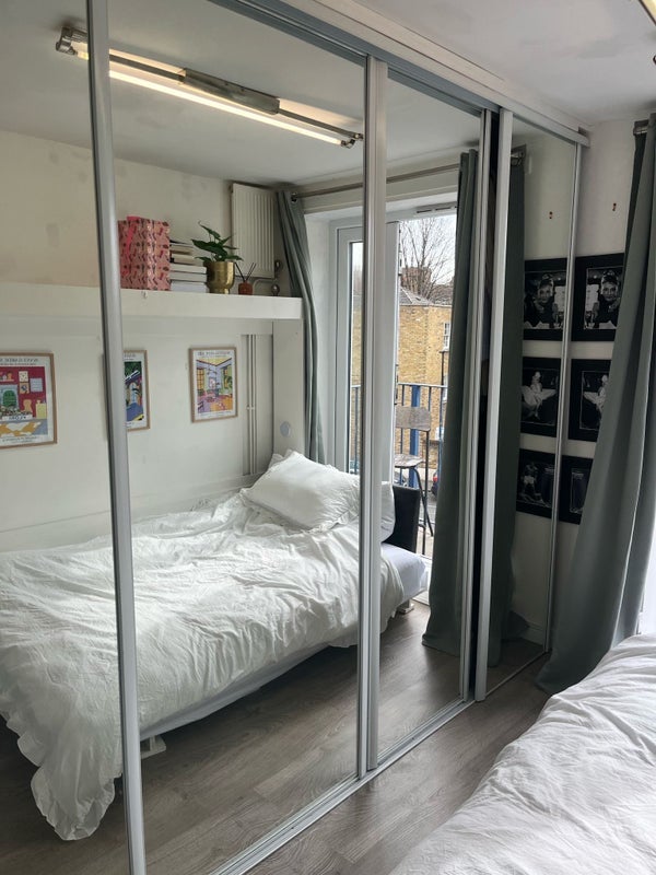 Room O'Leary Square in Greater London