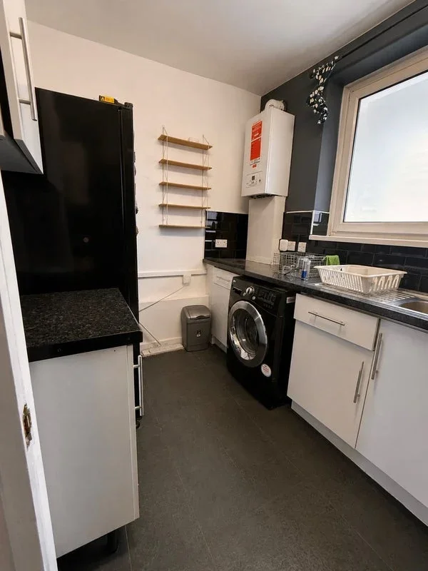 Room Brickfield Road in Greater London