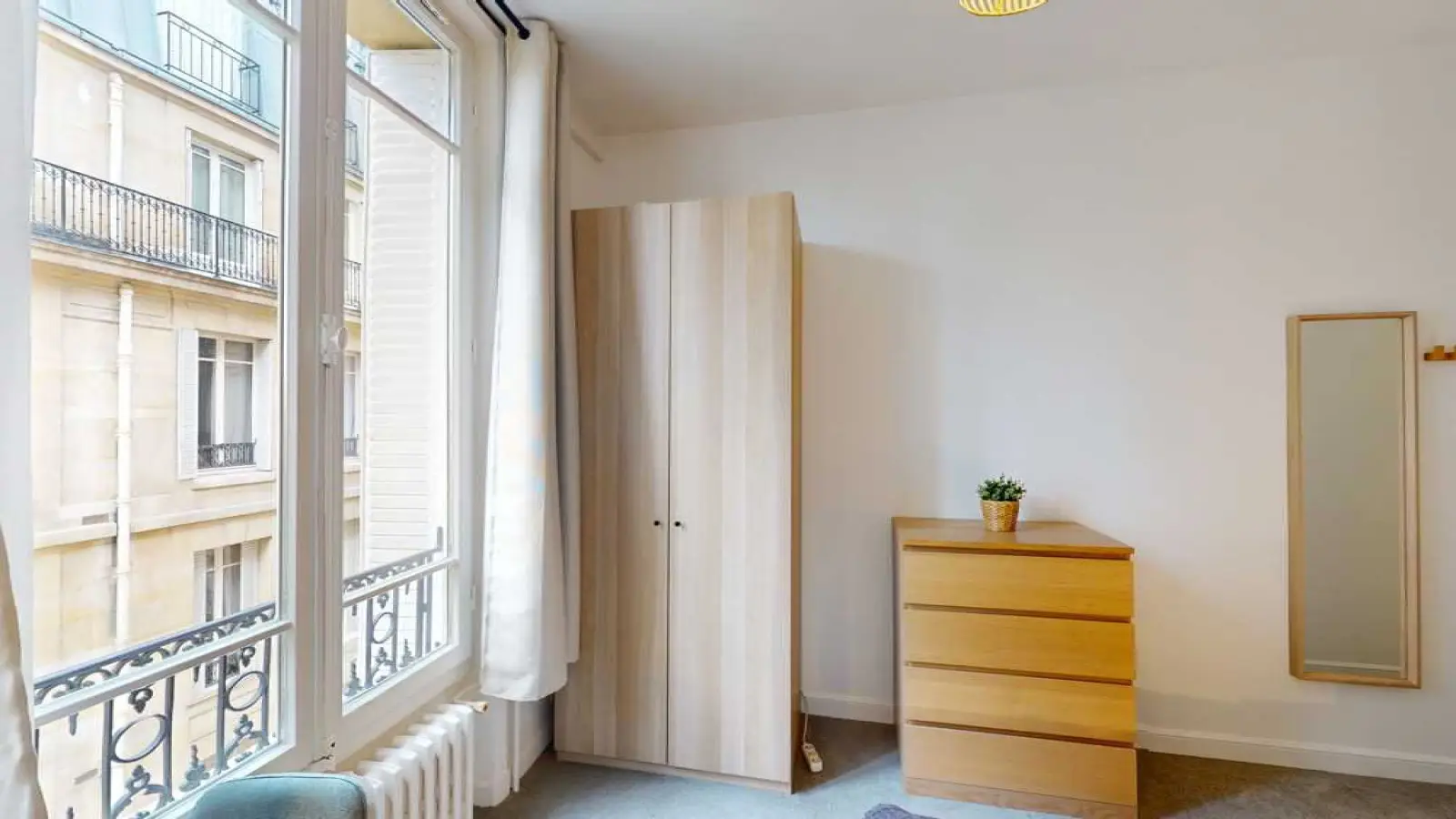 Flat Rue Ampère in Paris
