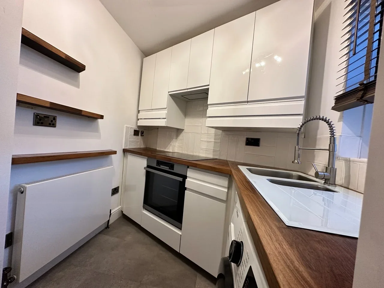Flat Grosvenor Road in Bristol