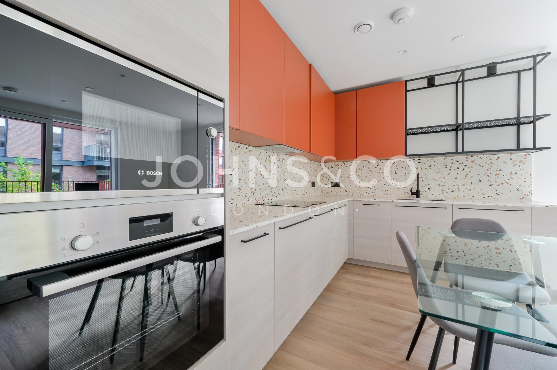 Flat Hemlock Street in Greater London