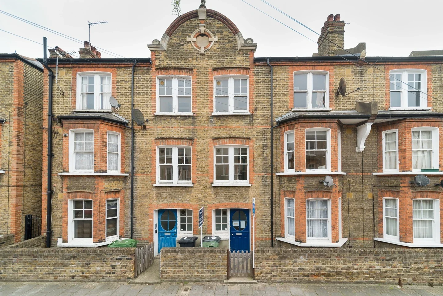 Flat Cato Road in Greater London