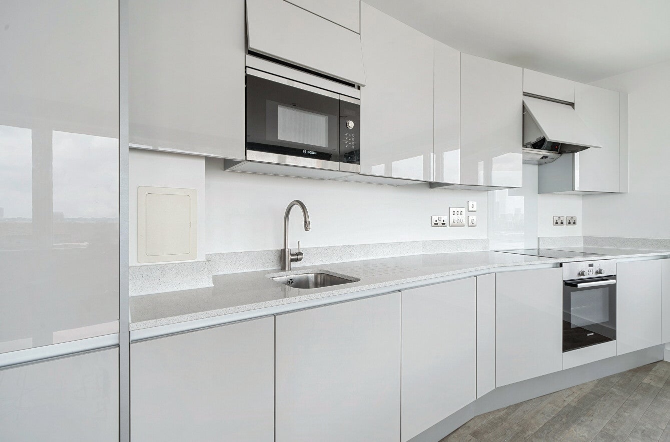 Flat Surrey Quays Road in Greater London