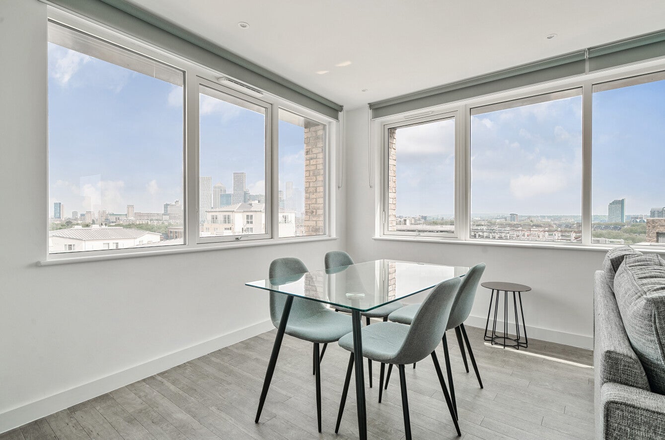 Flat Surrey Quays Road in Greater London